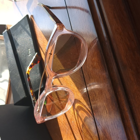 Sunglasses - Picture 3 of 4